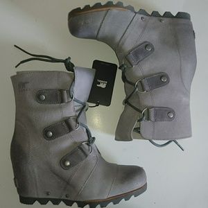 NIB sorel Joan of Arctic Wedge Boot 7 light grey